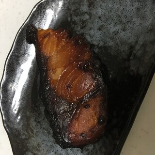 たまり醤油でしっかり下味の鰤の焼き魚(*^^*)